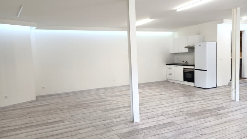Spacious subdivisible space to live and work (7)