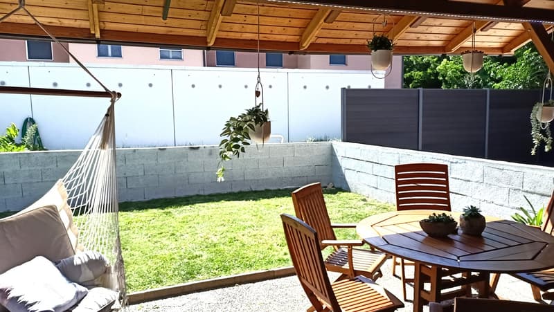 Beautiful semi-detached villa with 2 terraces and garden (17)