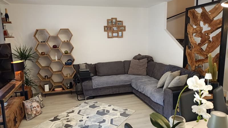 Beautiful semi-detached villa with 2 terraces and garden (8)