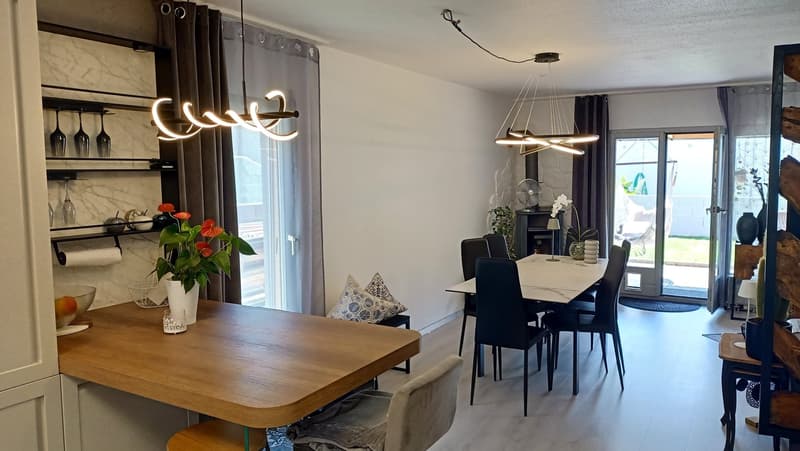 Beautiful semi-detached villa with 2 terraces and garden (6)