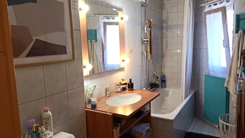 Beautiful semi-detached villa with 2 terraces and garden (15)