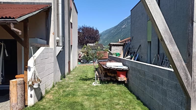 Beautiful semi-detached villa with 2 terraces and garden (9)