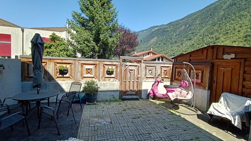 Beautiful semi-detached villa with 2 terraces and garden (18)