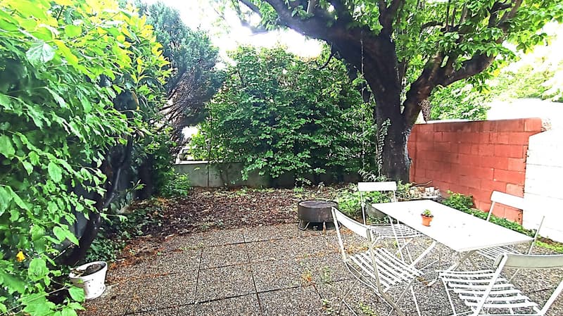 Beautiful semi-detached villa with 2 east and west terraces and garden – available immediately (1)
