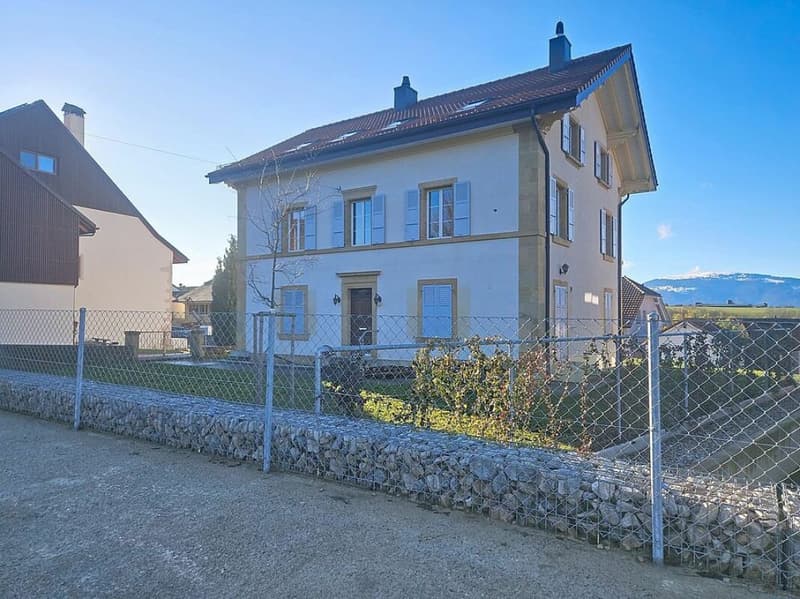 Very beautiful manor house located in Epautheyres (1)
