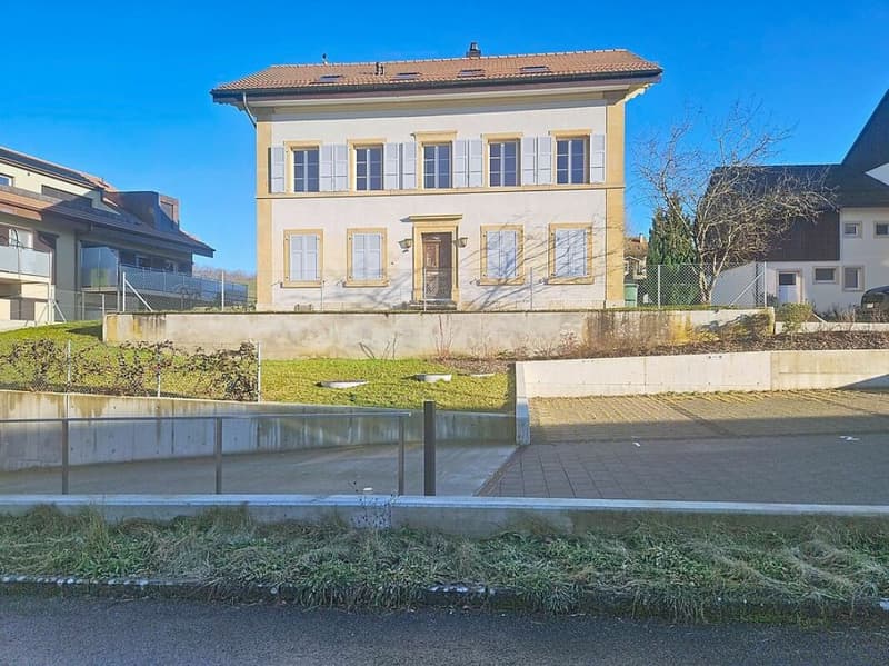 Very beautiful manor house located in Epautheyres (2)