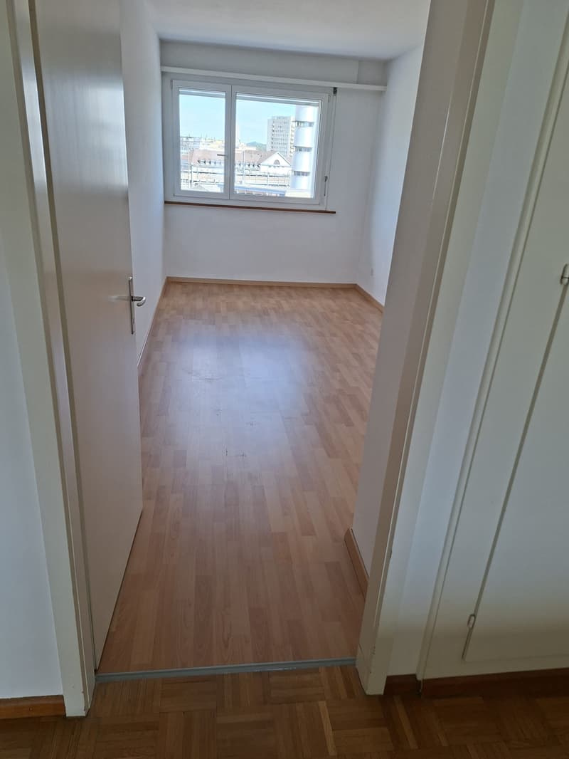 Appartement de 3.5 pces disponible de suite avec belle vue (2)