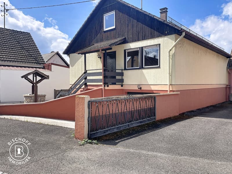 Charmantes Haus, das renovierungsbedürftig ist – sofort verfügbar (2)