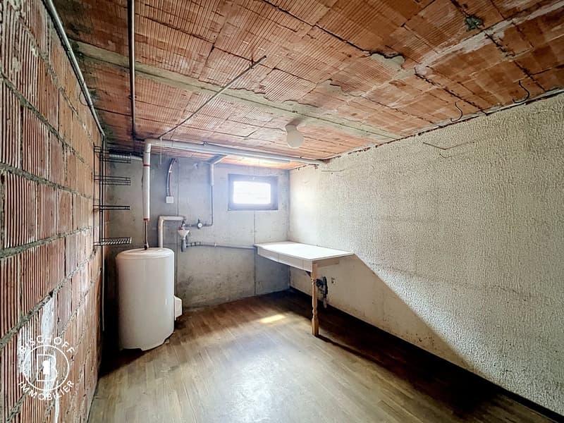 Charmantes Haus, das renovierungsbedürftig ist – sofort verfügbar (31)