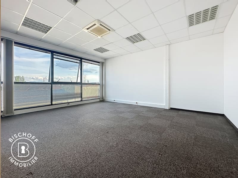 Modern office space with breathtaking views in Saint-Louis (5)