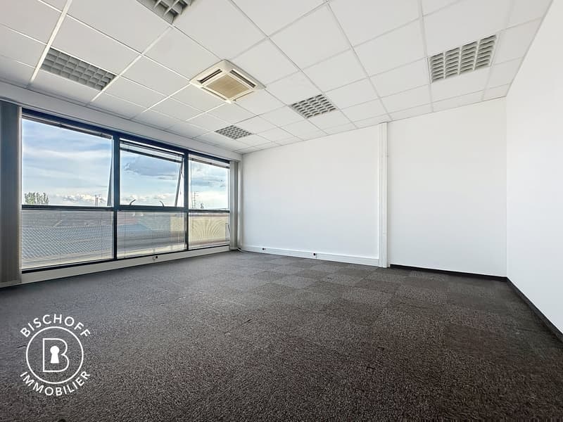 Modern office space with breathtaking views in Saint-Louis (4)