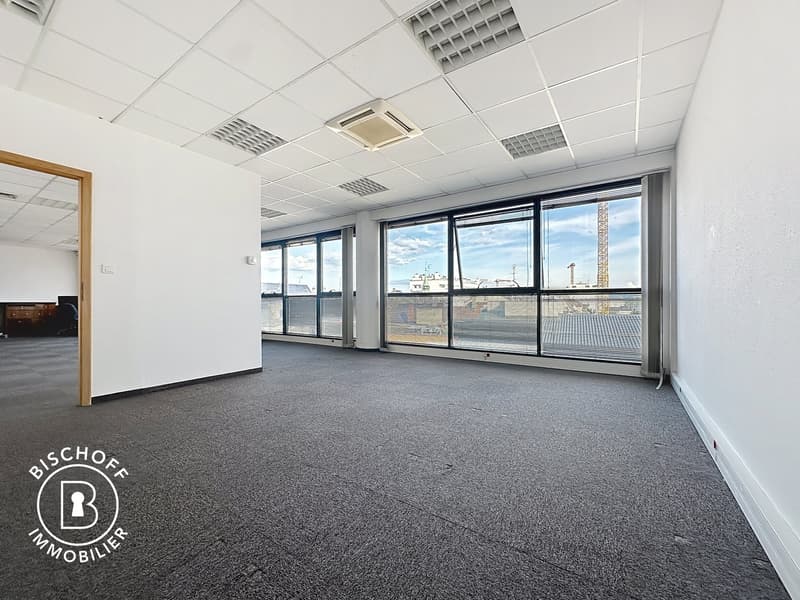Modern office space with breathtaking views in Saint-Louis (3)