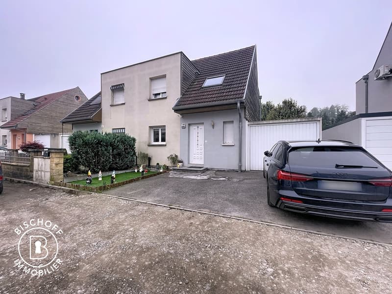 House with pool, near the border (16)