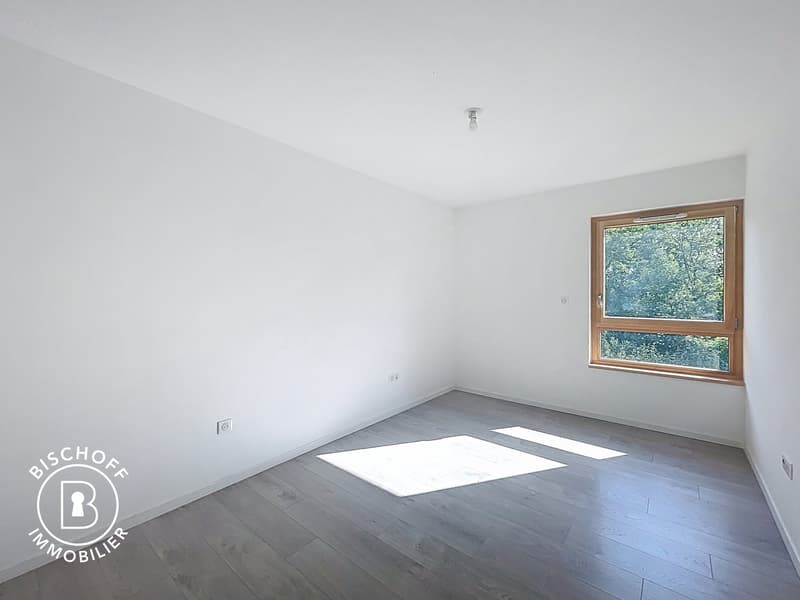 Appartamento moderno di 3 locali con balcone a Saint-Louis (13)