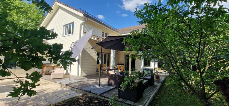 Beautiful 7-room property with large living spaces and superb garden (3)