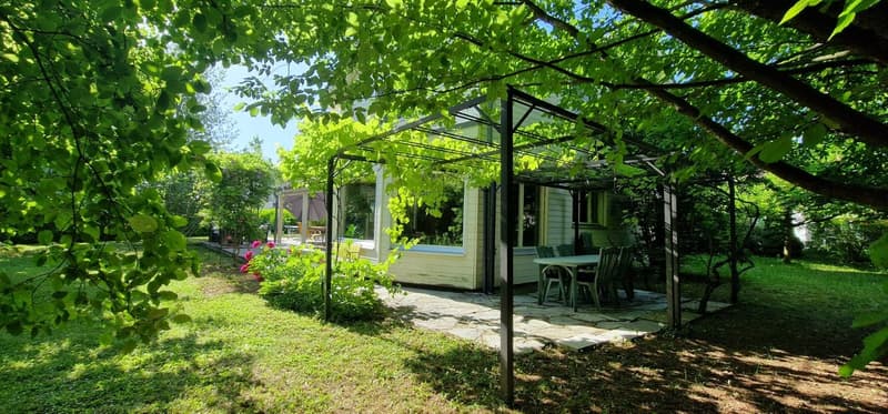 Beautiful 7-room property with large living spaces and superb garden (4)