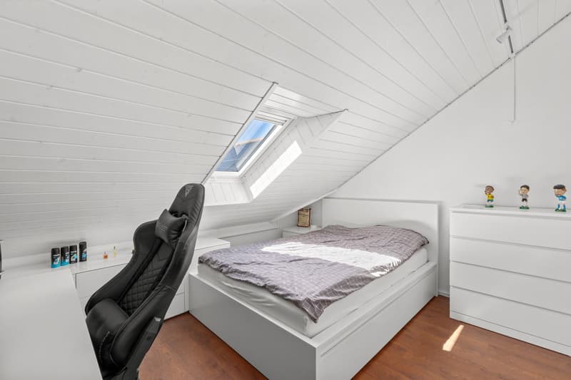 Elegance and comfort for this duplex attic with a view of the lake and the Alps (8)