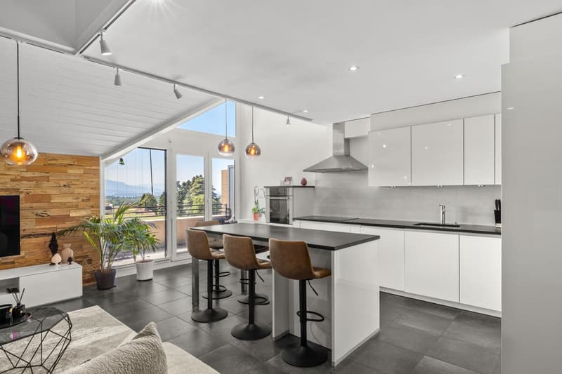Elegance and comfort for this duplex attic with a view of the lake and the Alps (11)