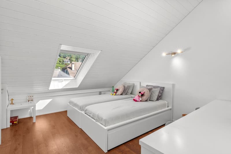 Elegance and comfort for this duplex attic with a view of the lake and the Alps (7)