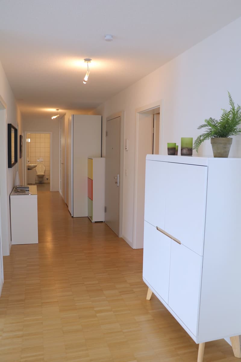 Moderne et lumineux 4.5 pièces avec loggia (12)