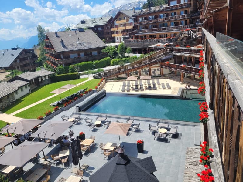 Private Jacuzzi & Mountain View Furnished Studio with Balcony - Swiss Alps Chalet (10)