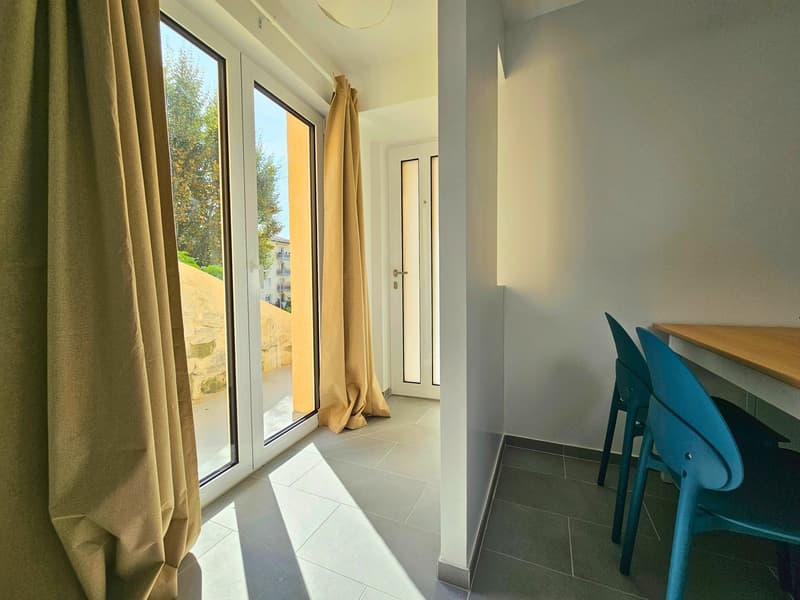 Modern Top-Floor Studio Near Metro - 15 Min to City Centre (13)
