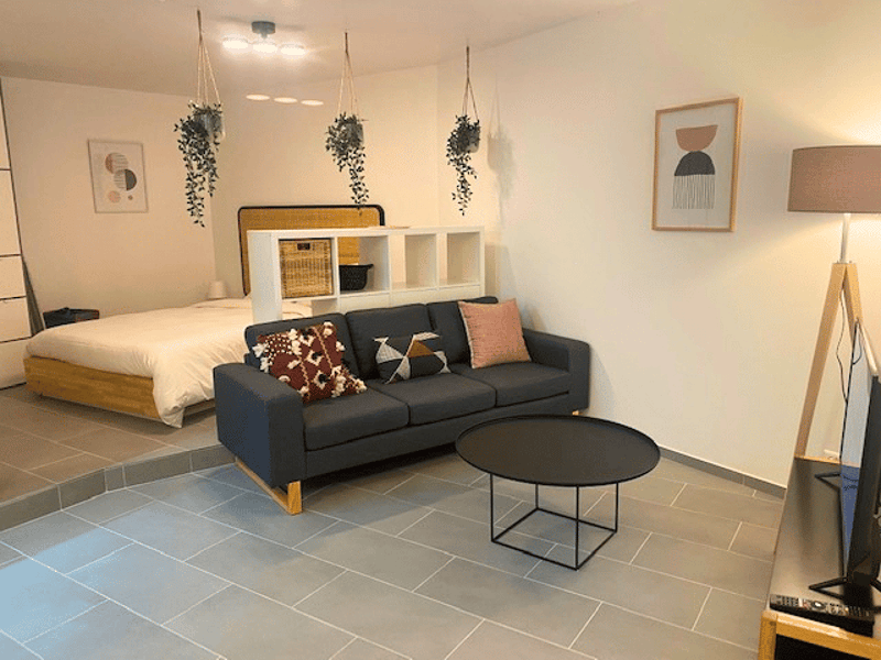 Modern Top-Floor Studio Near Metro - 15 Min to City Centre (1)