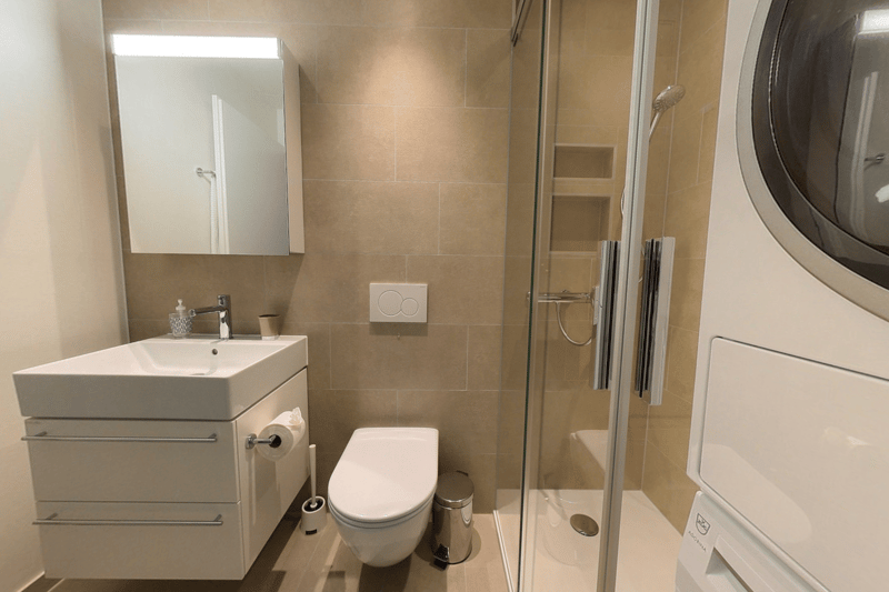 Grand et confortable appartement 1 pièce meublé centre-ville avec utilités incluses (7)