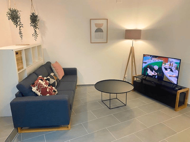 Modern Top-Floor Studio Near Metro - 15 Min to City Centre (10)