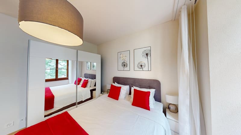 Elegant & Very Central 2 Bedroom Apartment with Stunning Brick Features (13)