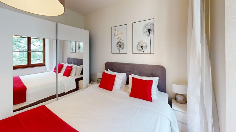Elegant & Very Central 2 Bedroom Apartment with Stunning Brick Features (16)