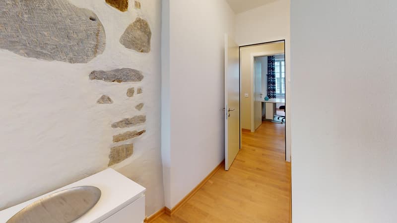 Elegant & Very Central 2 Bedroom Apartment with Stunning Brick Features (17)