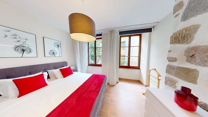 Elegant & Very Central 2 Bedroom Apartment with Stunning Brick Features (12)