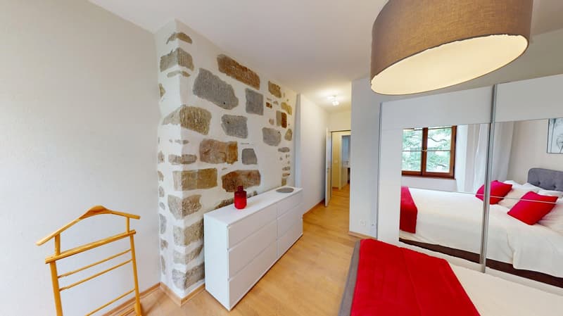 Elegant & Very Central 2 Bedroom Apartment with Stunning Brick Features (14)