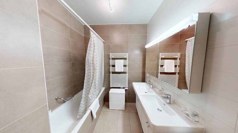 Elegant & Very Central 2 Bedroom Apartment with Stunning Brick Features (21)