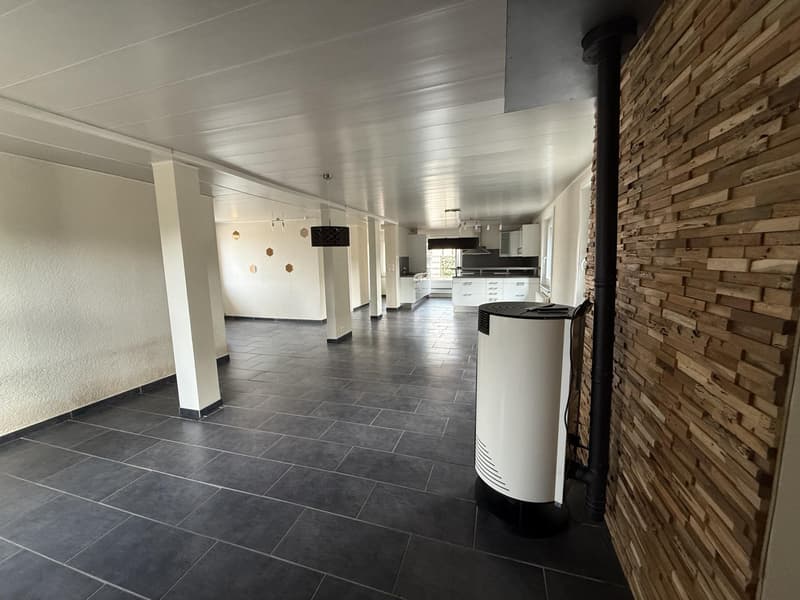 Un bien rare au coeur du Brassus, réunissant habitation et local commercial, avec un beau potentiel d'investissement (9)