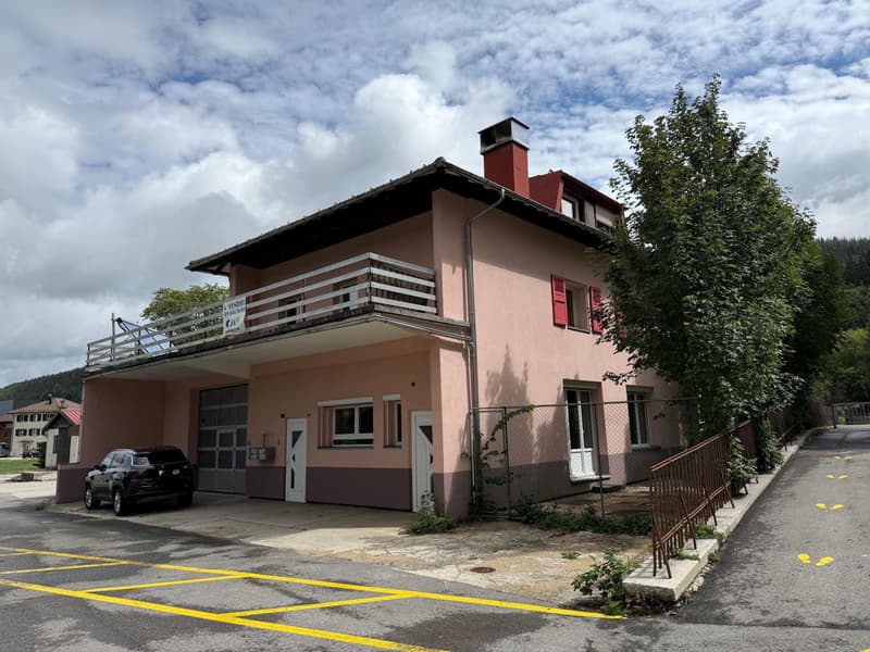 Un bien rare au coeur du Brassus, réunissant habitation et local commercial, avec un beau potentiel d'investissement (2)