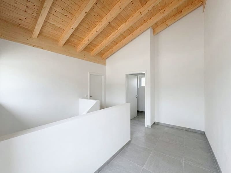 Villa individuell NEU mit 4,5 Zimmern und schöner Aussicht auf die Ebene. (2)