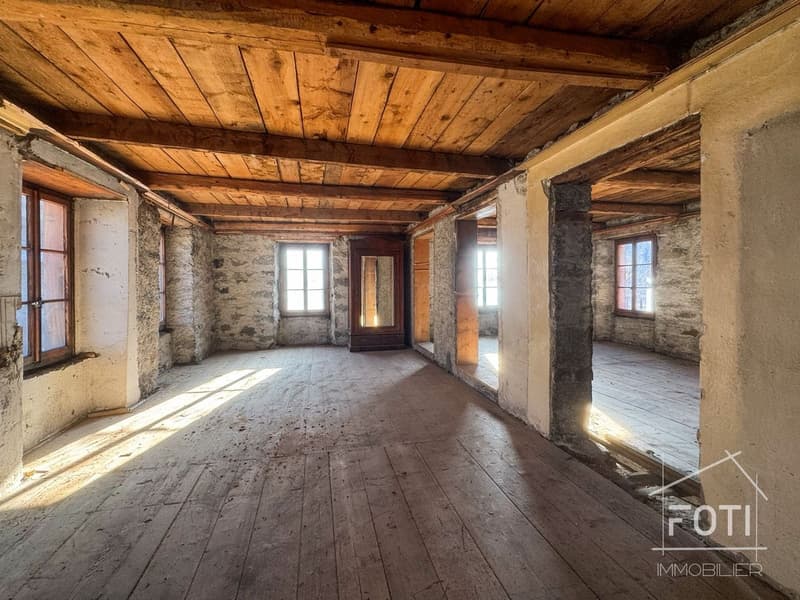 Edificio da ristrutturare secondo i vostri gusti e necessità. (6)