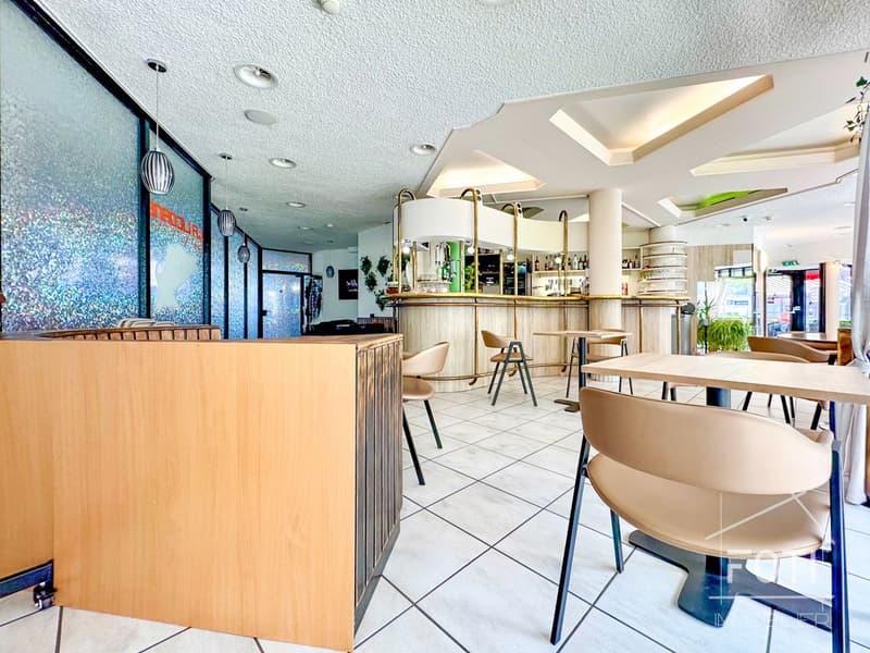 Local commercial avec terrasse. (8)