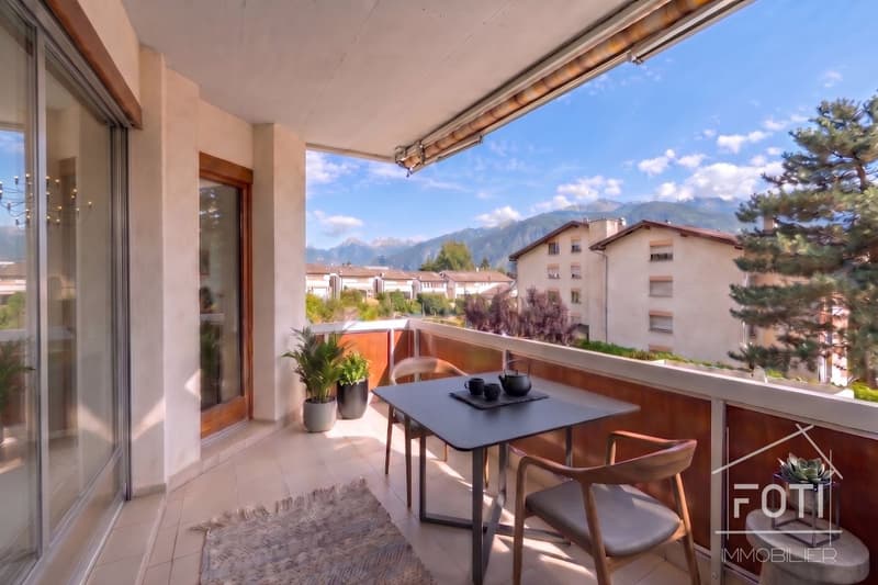 Balcon avec vue sur les Alpes