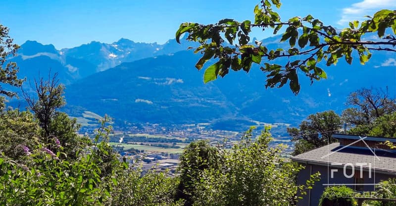 Vue sur la plaine et les montagnes