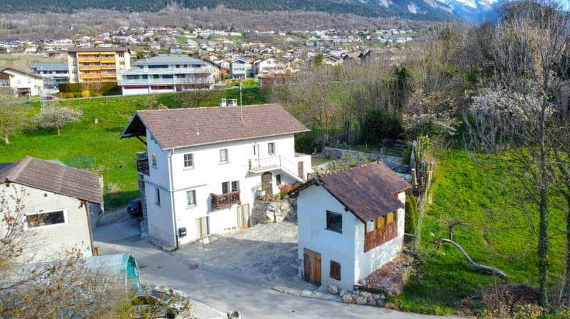 Multi-apartment house 10.5 rooms in Savièse (1)
