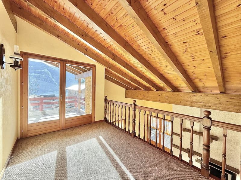 Large house with great potential in Chamoson (31)