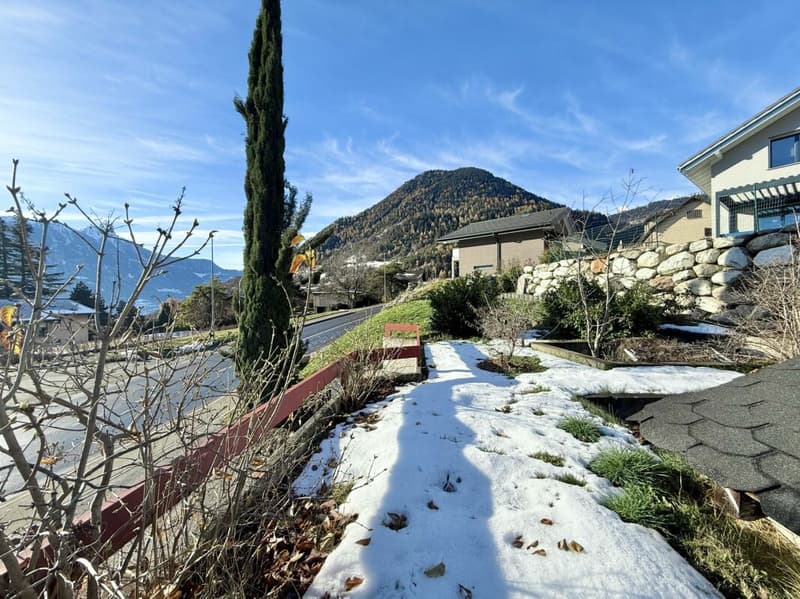 Large house with great potential in Chamoson (25)