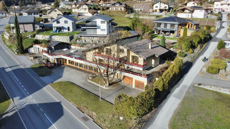 Large house with great potential in Chamoson (1)