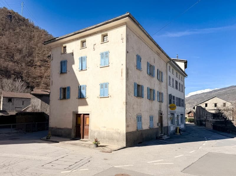Village house with multiple apartments in the center of Chippis (1)