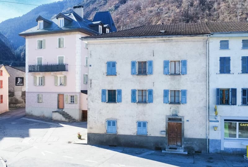 Village house with multiple apartments in the center of Chippis (2)