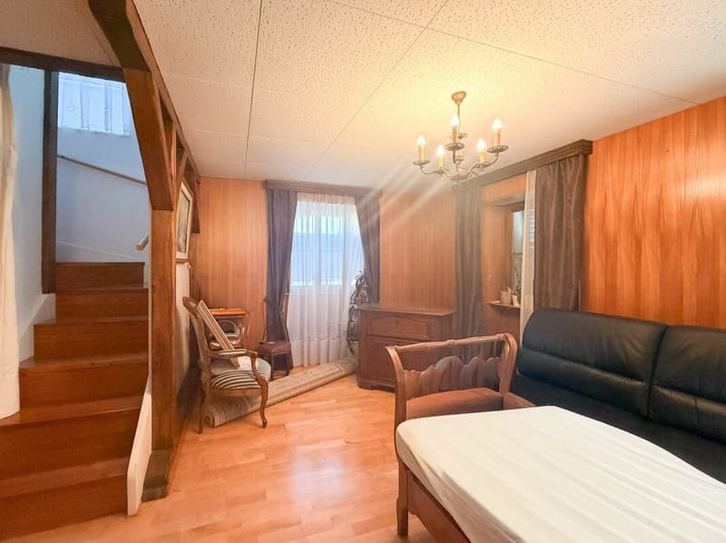 Village house with multiple apartments in the center of Chippis (9)