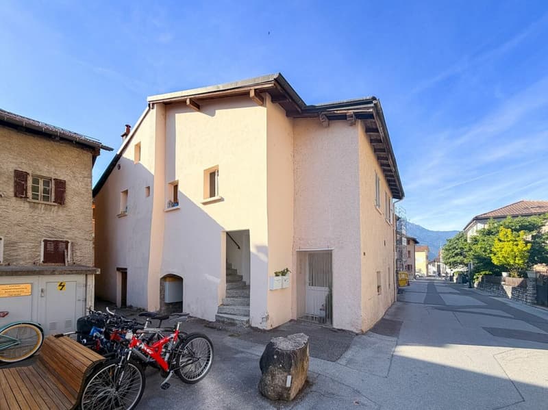 House with 3 apartments in the center of Ardon (2)